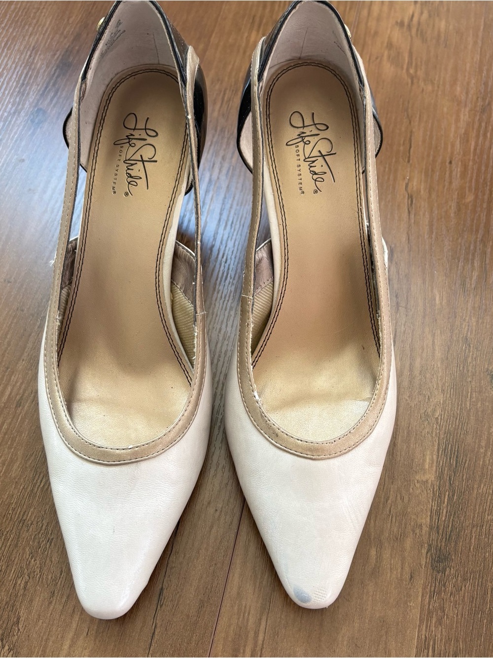 Life Stride Women's Cream Pointed-Toe Slingback Pumps size 11. INV25/570